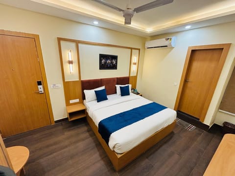 Executive Room | Desk, iron/ironing board, free WiFi