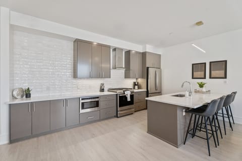 Classic Apartment, 3 Bedrooms | Private kitchen | Full-size fridge, microwave, oven, stovetop