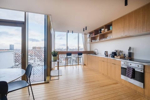 Apartment, 3 Bedrooms, Balcony, City View | Private kitchen