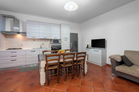 Apartment, Garden View | Private kitchen | Fridge, microwave, oven, stovetop