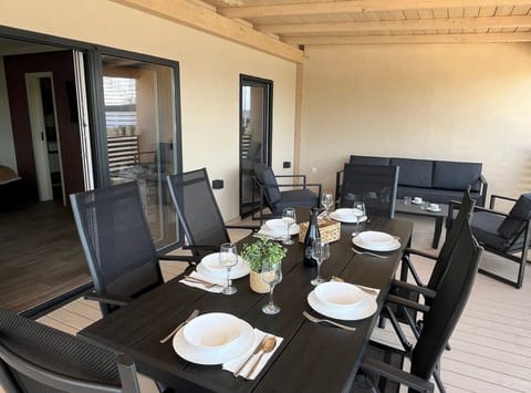 Mobile Home (Two Bedroom Mobile Home with Terrace ) | Dining room