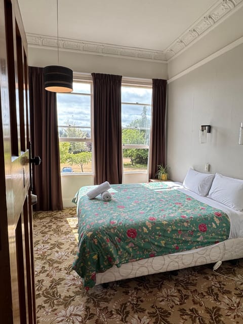 Room, 1 King Bed, Balcony, Park View | WiFi (free)