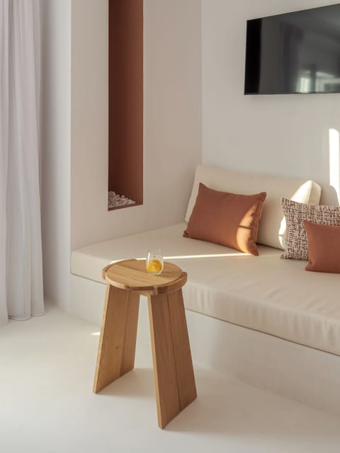 Deluxe Double with Outdoor Hot tub and Panoramic Sea View | Soundproofing, free cribs/infant beds, free WiFi, bed sheets