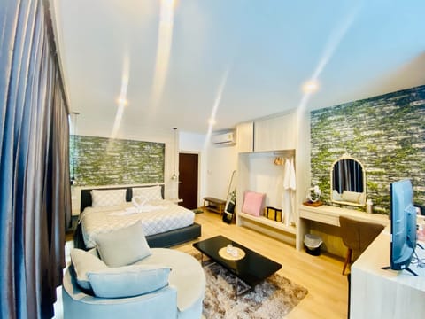 Deluxe Suite, Lanai, Hill View | WiFi (free)