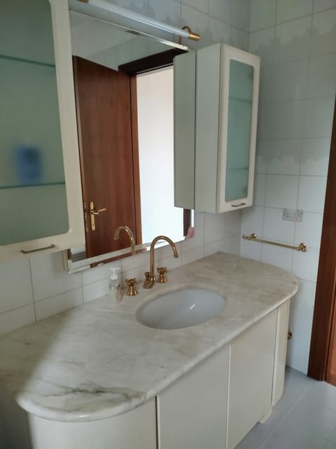 Classic Room, City View | Bathroom | Hair dryer, bidet, soap, shampoo