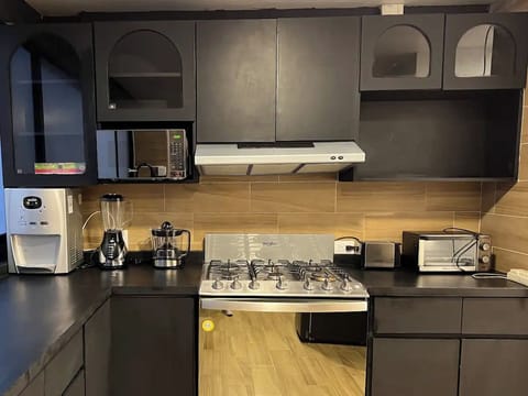 Apartment, 6 Bedrooms, Balcony, City View | Private kitchen