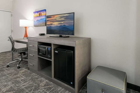 Pillowtop beds, desk, iron/ironing board, free cribs/infant beds