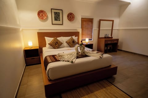 Superior Double Room, Garden View | Desk, laptop workspace, free WiFi, bed sheets