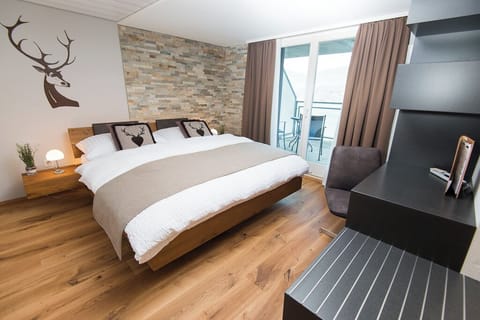 Double Room, Balcony, Lake View | Desk, free WiFi