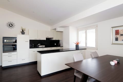 Suite, Balcony, Lake View | Desk, free WiFi