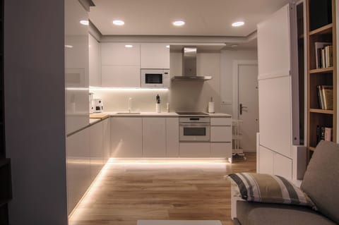 Apartment, 1 Bedroom, Balcony, City View | Interior
