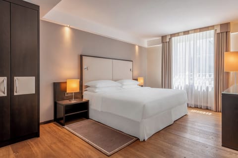 Presidential Suite, 1 Bedroom | Premium bedding, minibar, in-room safe, desk