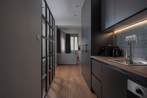 Standard Double | Private kitchen | Fridge, oven, stovetop, espresso maker