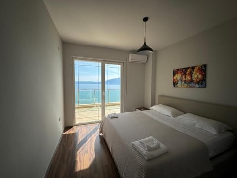 Apartment, Sea View | Desk, soundproofing, free WiFi