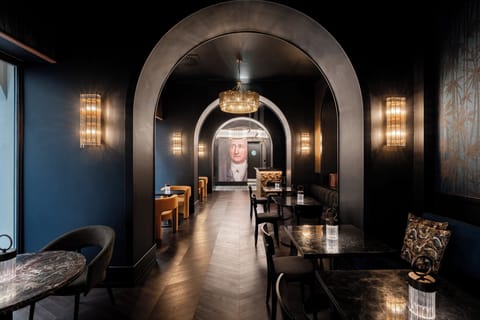 Lobby lounge