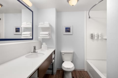 Room, 2 Queen Beds, Non Smoking | Bathroom | Combined shower/tub, free toiletries, hair dryer, towels