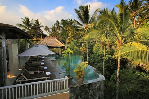 2 outdoor pools