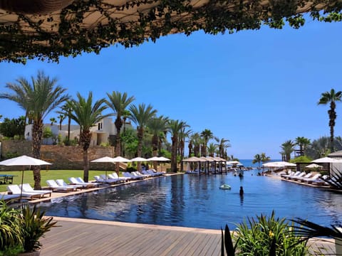 2 outdoor pools