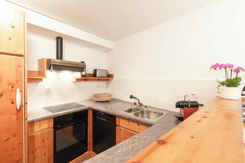 Deluxe Condo, 1 Bedroom, Fireplace | Private kitchen | Full-size fridge, stovetop, espresso maker, electric kettle