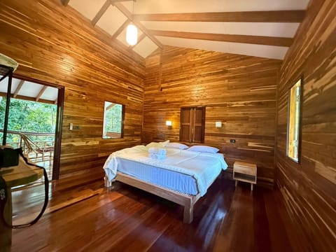 One Bedroom House | Desk, laptop workspace, free WiFi, bed sheets