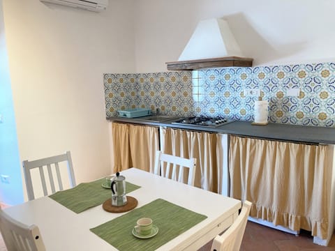 Deluxe Apartment, Garden View | Private kitchen | Fridge, stovetop, cookware/dishes/utensils