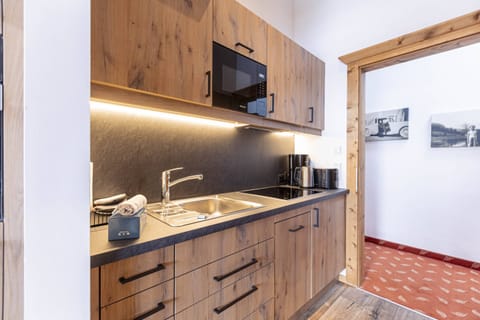 Apartment | Private kitchen | Cookware/dishes/utensils