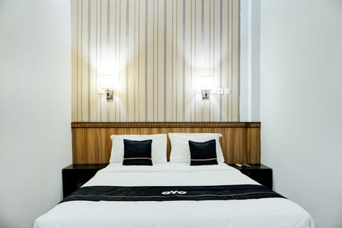 Standard Suite, 1 Double Bed | Desk, laptop workspace, WiFi (free), bed sheets