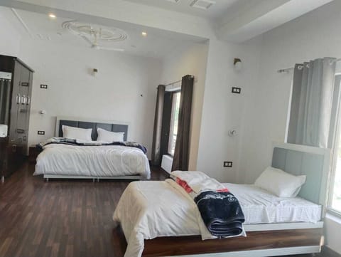 Deluxe Shared Dormitory, Garden View