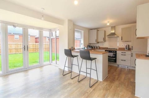 House | Private kitchen | Fridge, microwave, oven, stovetop