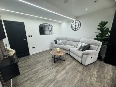 Apartment, 2 Bedrooms | Living room