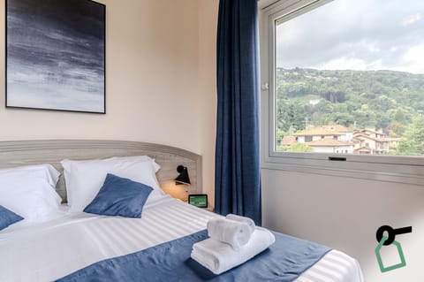 Classic Double Room, Balcony | Minibar, in-room safe, desk, cribs/infant beds