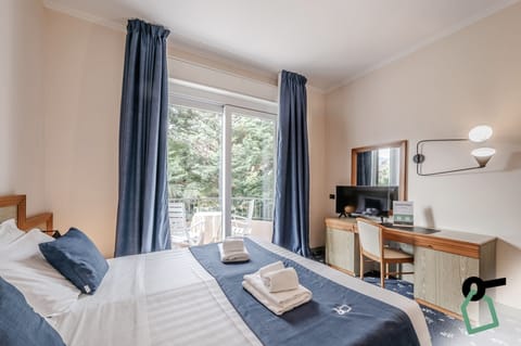 Classic Double Room, Balcony | Minibar, in-room safe, desk, cribs/infant beds