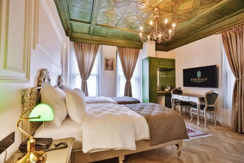 Junior Twin Room | Egyptian cotton sheets, premium bedding, in-room safe, blackout drapes