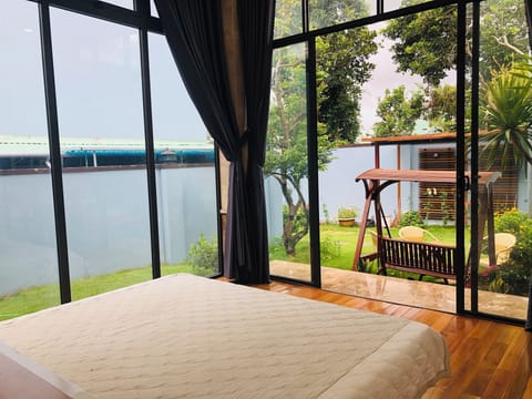 Family Suite, Garden View | Desk, laptop workspace, blackout drapes, soundproofing