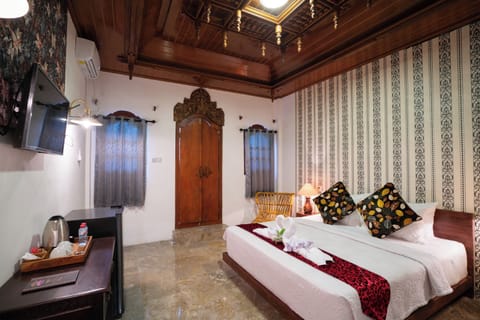 Family Room | Desk, free WiFi, bed sheets