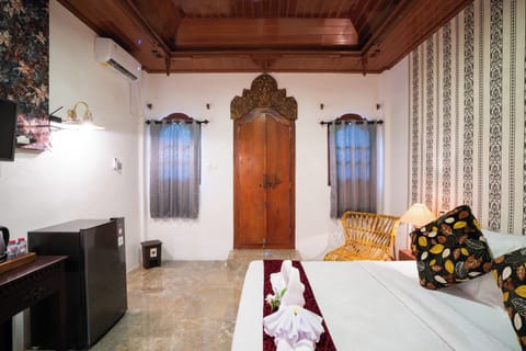 Family Room | Desk, free WiFi, bed sheets