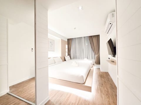 Deluxe Triple Room | In-room safe, blackout drapes, free WiFi, wheelchair access