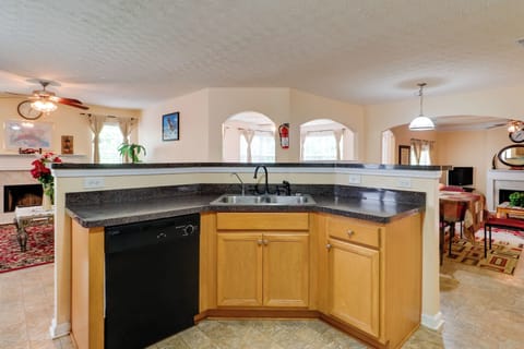 House (4 Bedrooms) | Interior