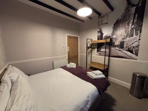Standard Double Room, Non Smoking | Desk, iron/ironing board (on request), WiFi (free)