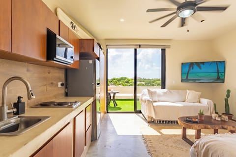 Junior Studio, 1 King Bed with Sofa bed, Refrigerator, Golf View | Private kitchen | Espresso maker, fridge, microwave, stovetop