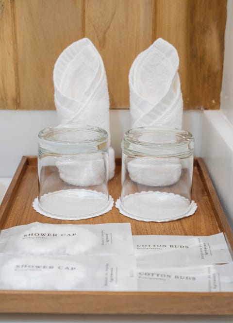 Deluxe Room, Sea View | Minibar, free WiFi, bed sheets