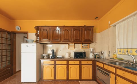 Classic Townhome, Mountain View | Private kitchen