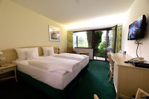 Classic Double Room, Balcony | Individually decorated, desk, laptop workspace, blackout drapes