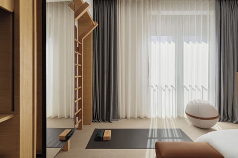 Standard Suite (SIRO) | Hypo-allergenic bedding, Select Comfort beds, minibar, in-room safe