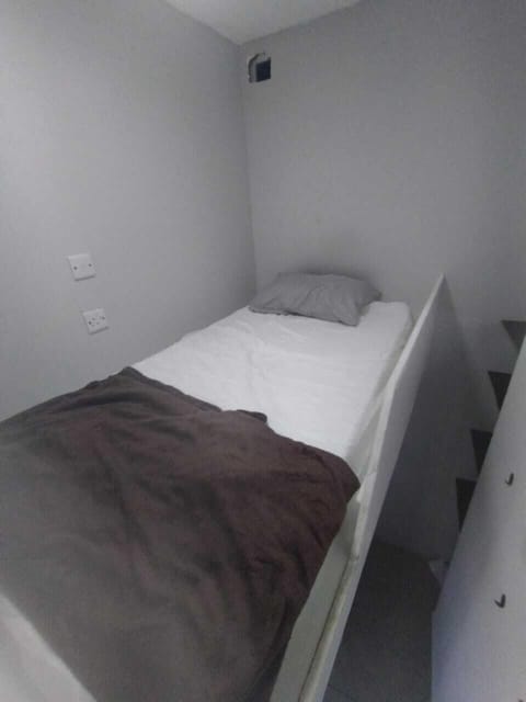 Economy Loft, Park View | Iron/ironing board, free WiFi, bed sheets