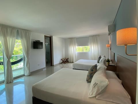 Deluxe Room | Desk, bed sheets