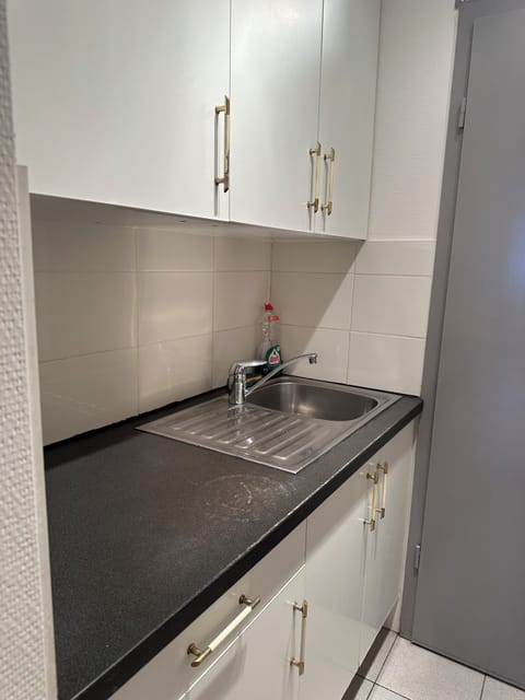 Apartment, 1 Bedroom, Smoking, City View | Interior