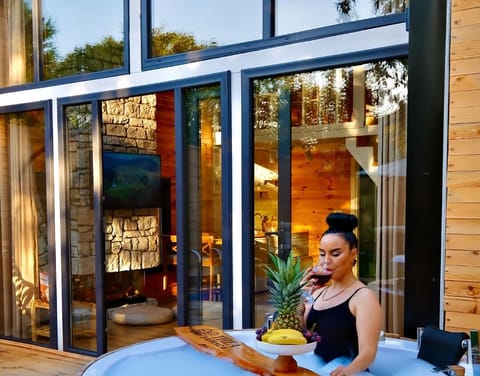 Luxury Bungalow, Private Pool, Garden View | Jetted tub