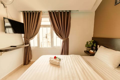 Deluxe Double Room, City View | Desk, laptop workspace, free WiFi