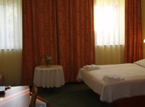 8 bedrooms, cribs/infant beds, free WiFi